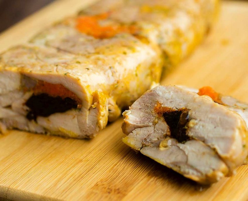 kumpis slegtainis keptas naminis vistienos vyniotinis su dziovintais pomidorais receptas