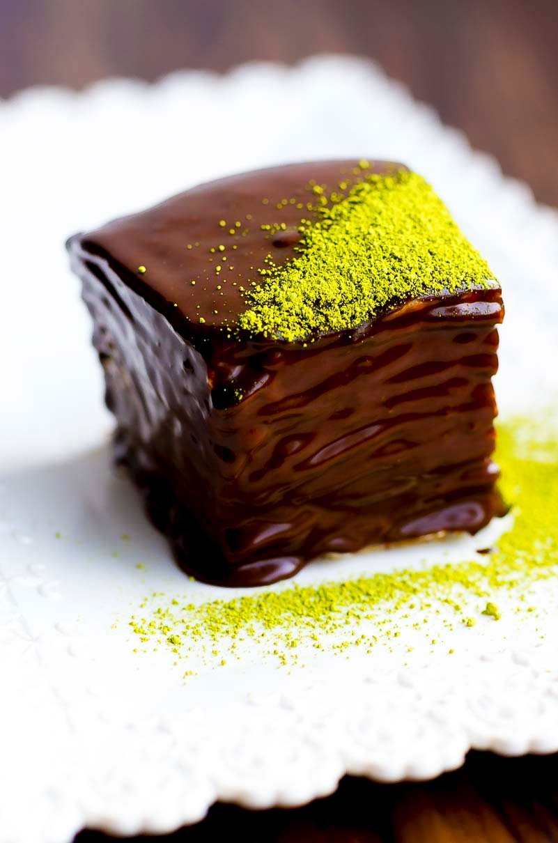 lietiniu blynu tortas su matcha milteliais receptas