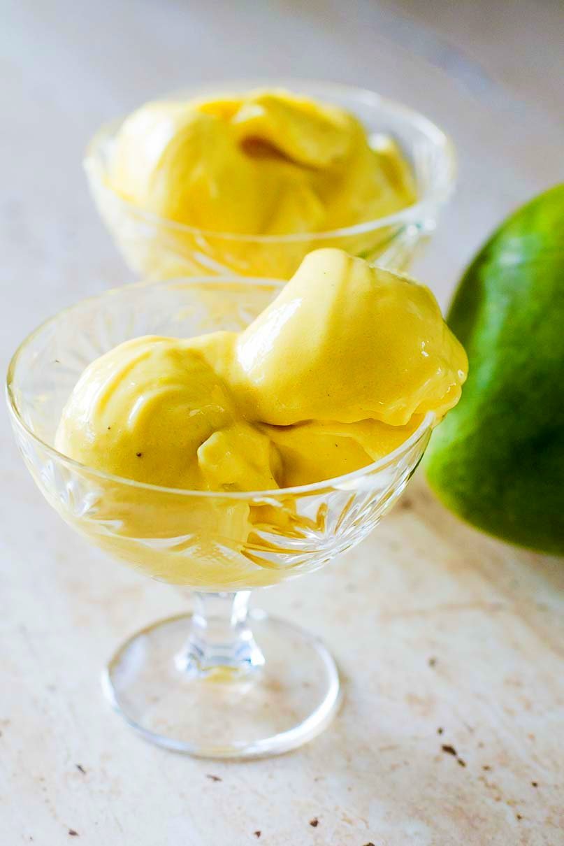 Naminiai vaisiniai ledai su bananais ir mangais receptas