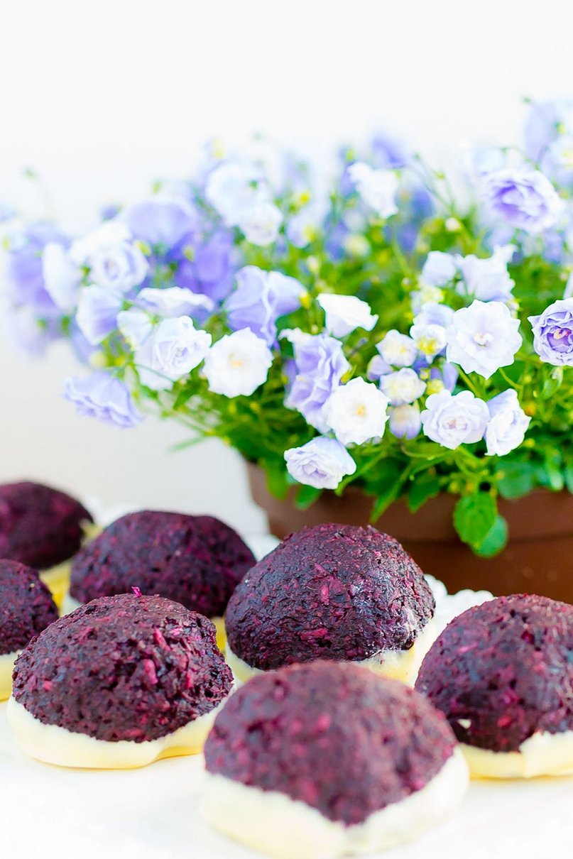 prancuziskas melyniu macarons–nekeptas receptas foto